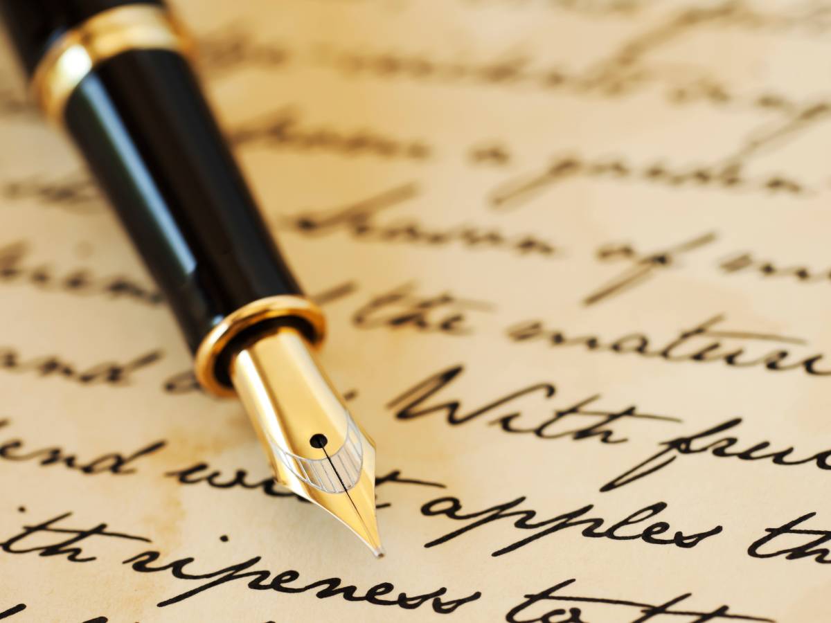 Kto wynalazł pismo? Niezwykła kariera pisma 1 Pióro wieczne i fragment tekstu. Obrazek w artykule https://pl.wikipedia.org/wiki/Pismo