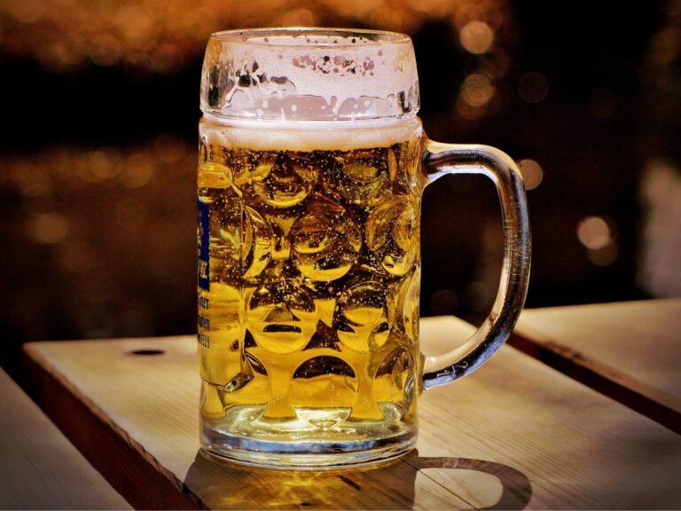 Kufel piwa. Obrazek w artykule Piwo kiedyś i dziś. Historia oraz współczesne trendy w produkcji piwa